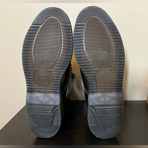 Dr. Martens | Elsham Lace-Up Boots in Cherry Red - Picture 8 of 9